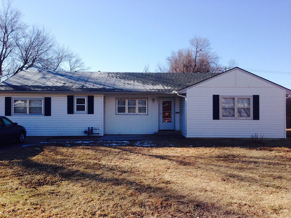 1st image of 305 W 25th Ave