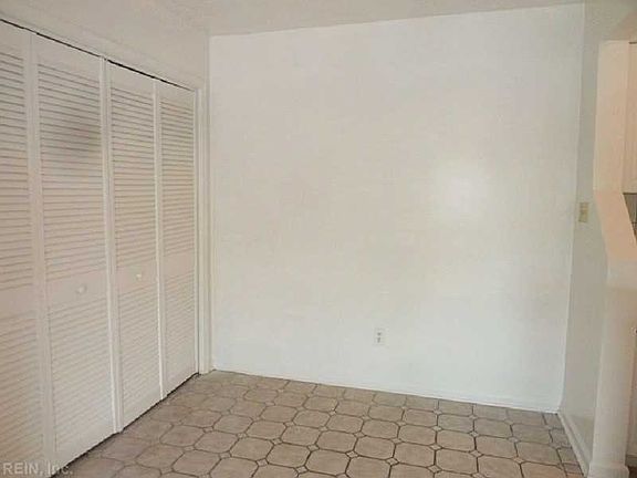 4th image of 127 Davenport Ct