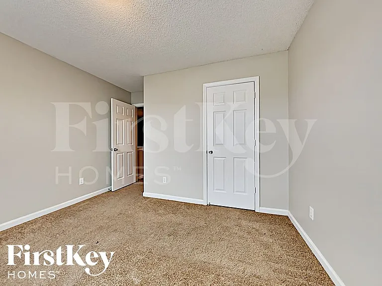 1116 Berkshire Cir — Photo 9