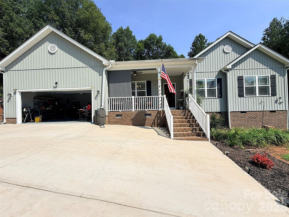 1st image of 10 Mooney Dr