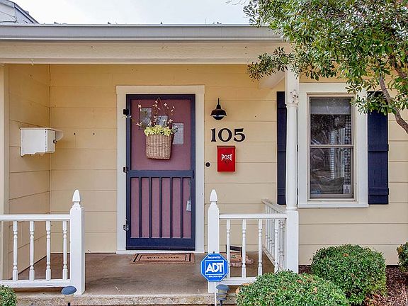 2nd image of 105 W Hackberry St