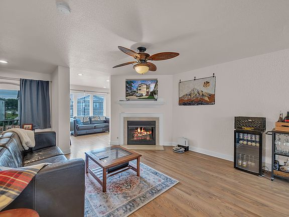 4th image of 3206 Pretty Lake Ave #B