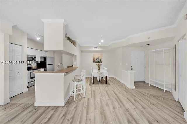 Porto Bellagio Condo — Photo 4