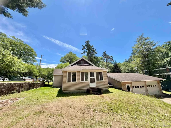 829 Edsel St, Kingsford, MI 49802