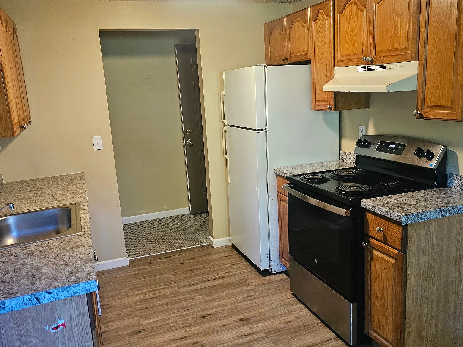 2 bed, 900 sqft, $900 — Photo 2