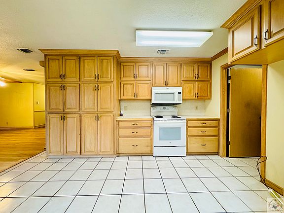 5th image of 208 County Road 1242