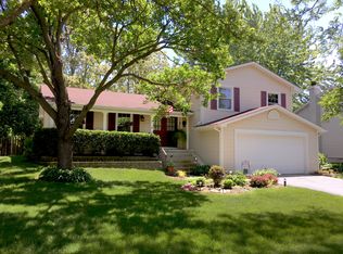 27 Chelsea Ln, Cary, IL 60013