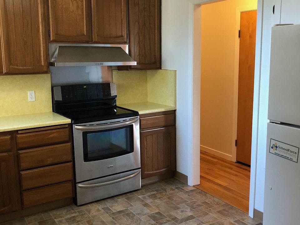2nd image of 1921 Alden St