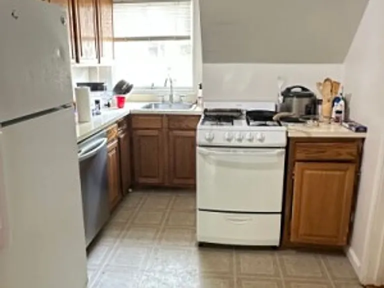 27 Orkney Rd #H — Photo 11