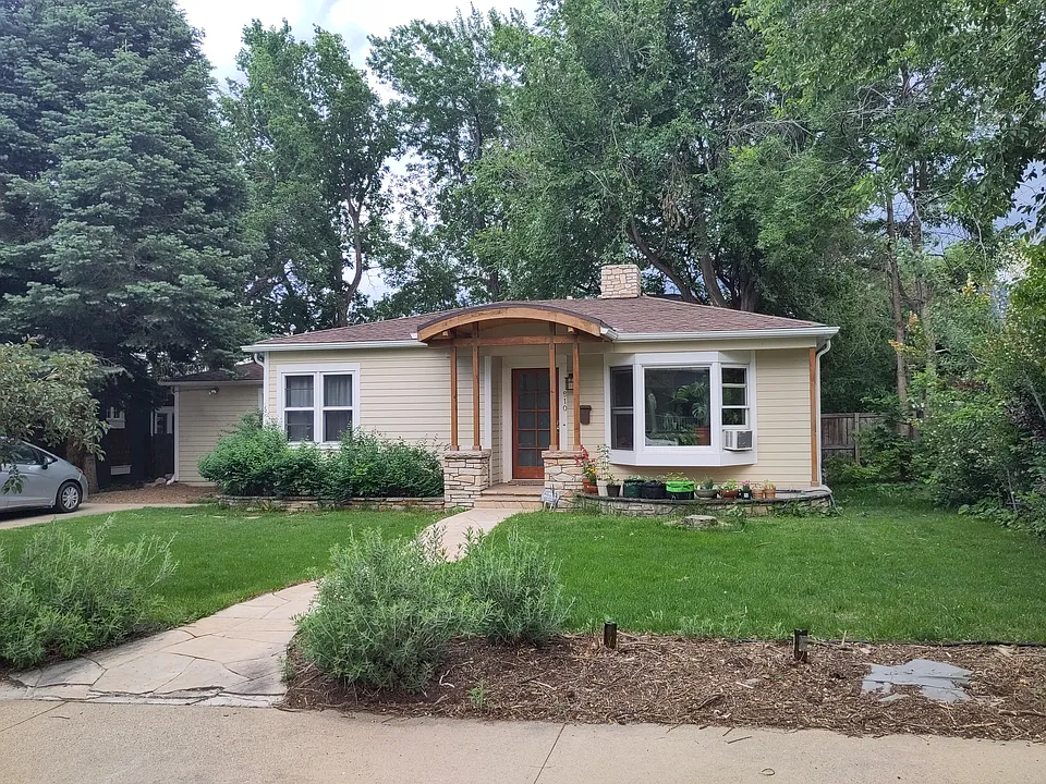 810 Hawthorn Ave
