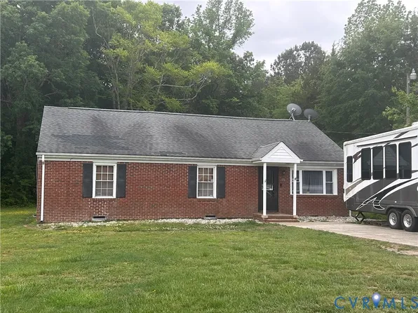 449 Colonial Trl W, Dendron, VA 23839