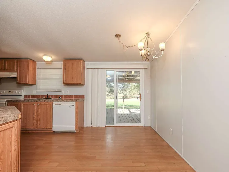 1483 Kemp Rd — Photo 5