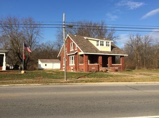 709 N Main St, White Hall, IL 62092