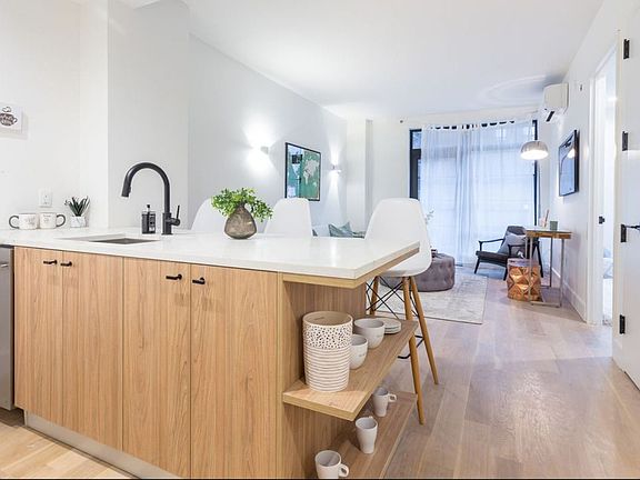 3rd image of 25 Bruckner Blvd #4SA