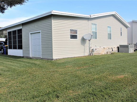 2nd image of 900 Town North Country