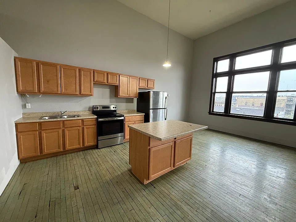 900 S 5th St