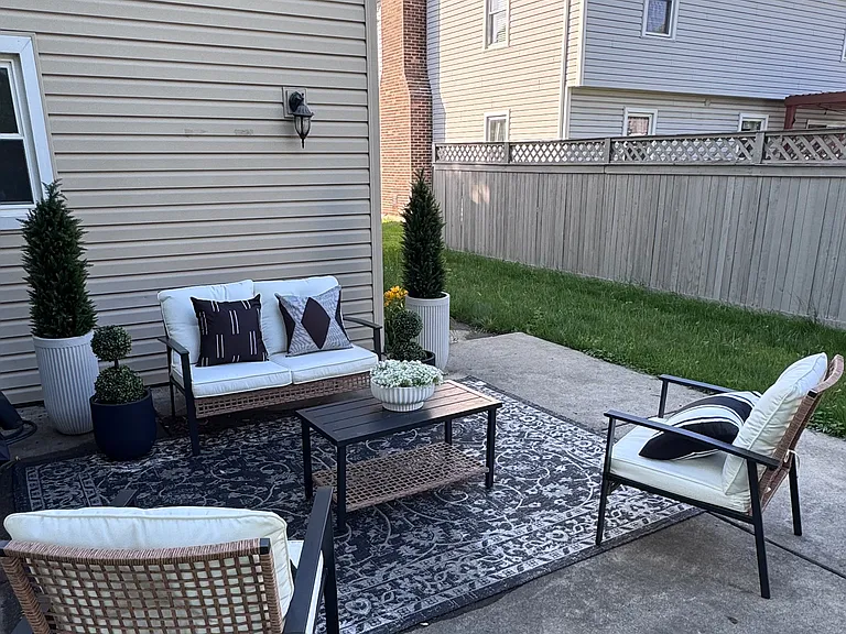 421 Collen Dr — Photo 5
