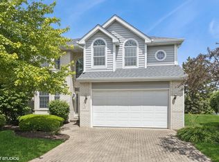 860 Turnberry Ln, Willowbrook, IL