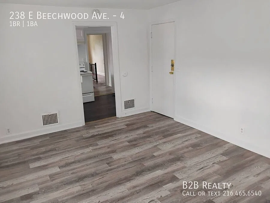 Charming 1-Bedroom Property in Prime Location — Photo 2