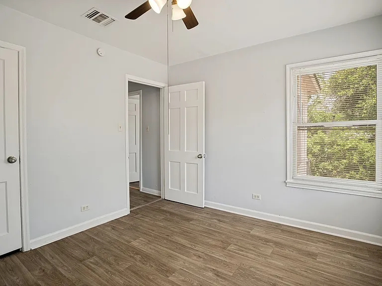 2514 Waverly Ave — Photo 21