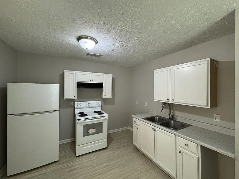 229 Lawrence Rd — Photo 5