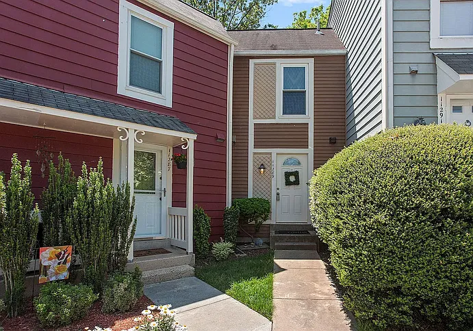 11289 Silentwood Ln — Photo 17