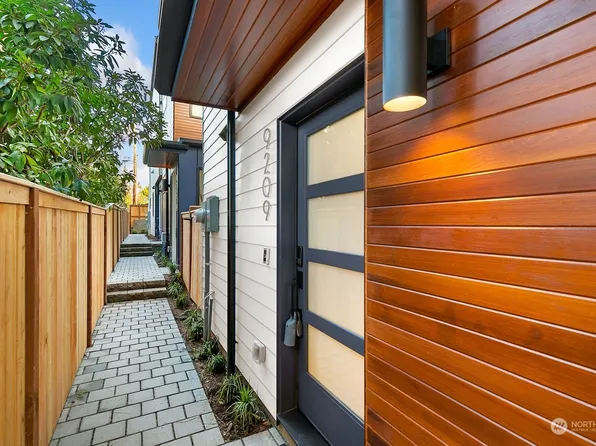 9209 1st Avenue NW, Seattle, WA 98117