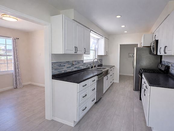 3rd image of 100 W Oakmont Dr
