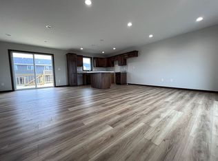 312 6th Ave NW, Watertown, SD 57201