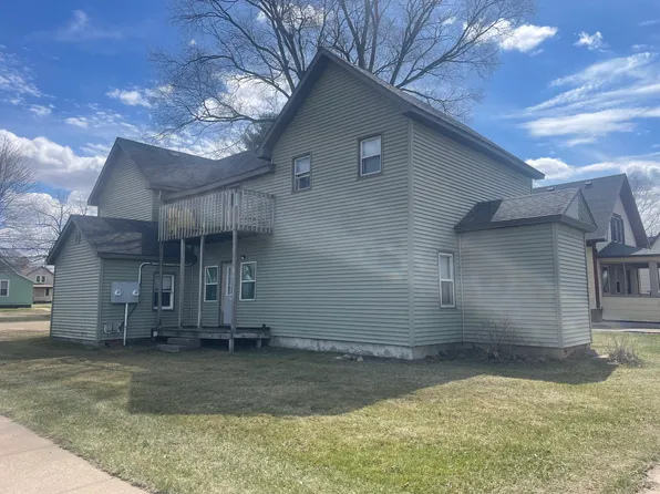 702 13th Ave E, Menomonie, WI