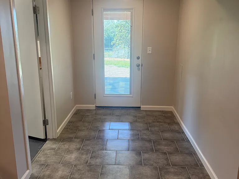 8521 Pinkney St — Photo 15