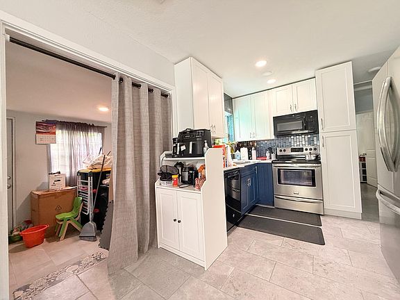 5th image of 320 W 29th Street