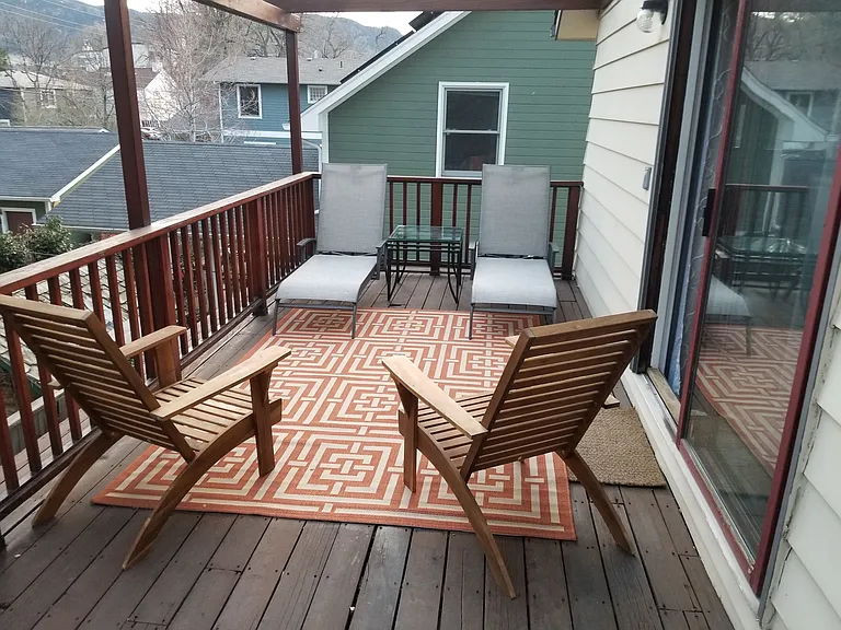 2542 Pine St — Photo 16