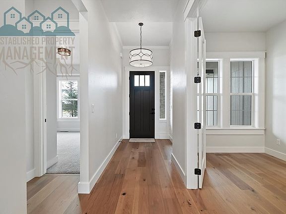 3rd image of 10642 W Lothbury Dr