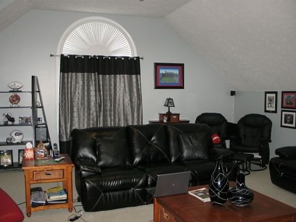 5th image of 403 Marietta Pl