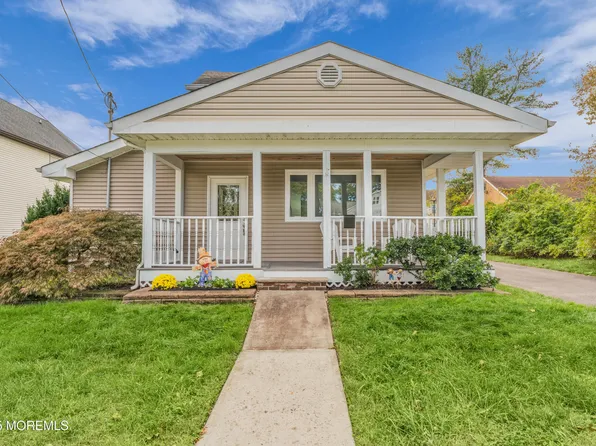 13 Lasatta Avenue, Englishtown, NJ 07726