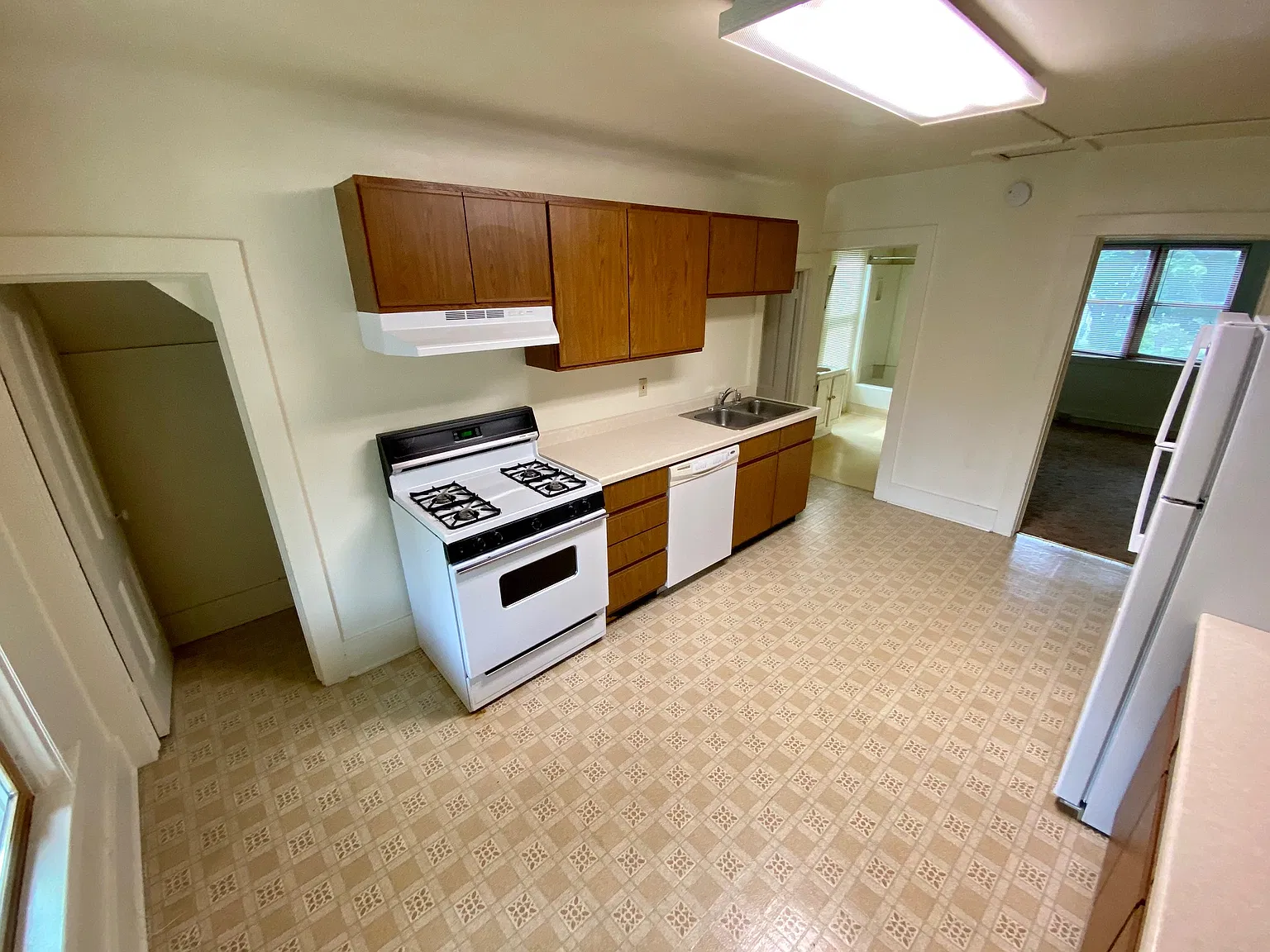 2 bed, $750 — Photo 2