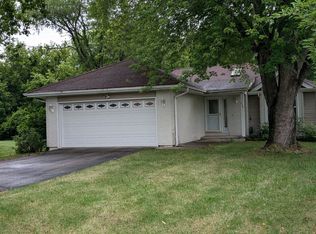 430 Pembroke Rd SW, Poplar Grove, IL 61065