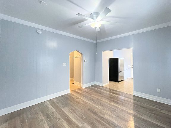5th image of 938 E 3rd Ave