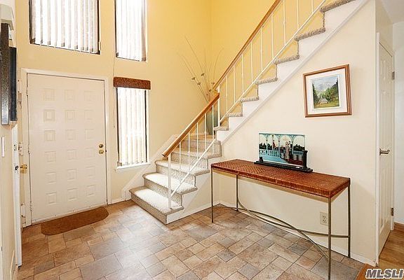 3rd image of 23 Maple Run Dr Unit 23