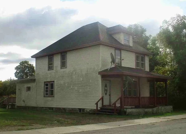777 Railroad Ave photo 1