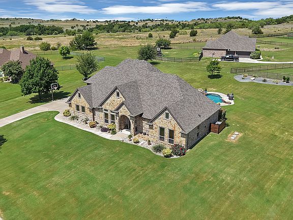 2nd image of 220 Pinnacle Peak Ln