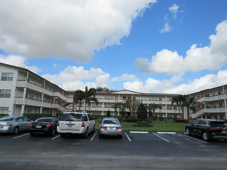 195 Fanshaw E #195 — Photo 4