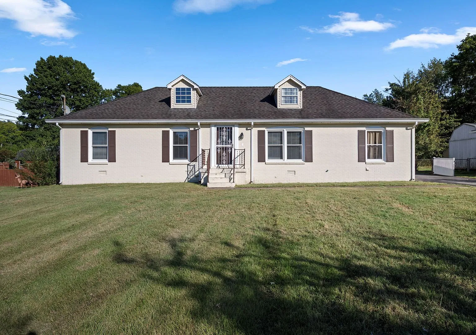 420 Ross Dr — Photo 1