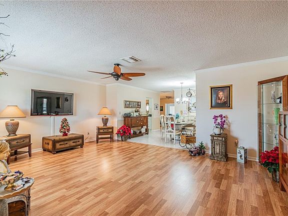 3rd image of 811 Bluewater Dr