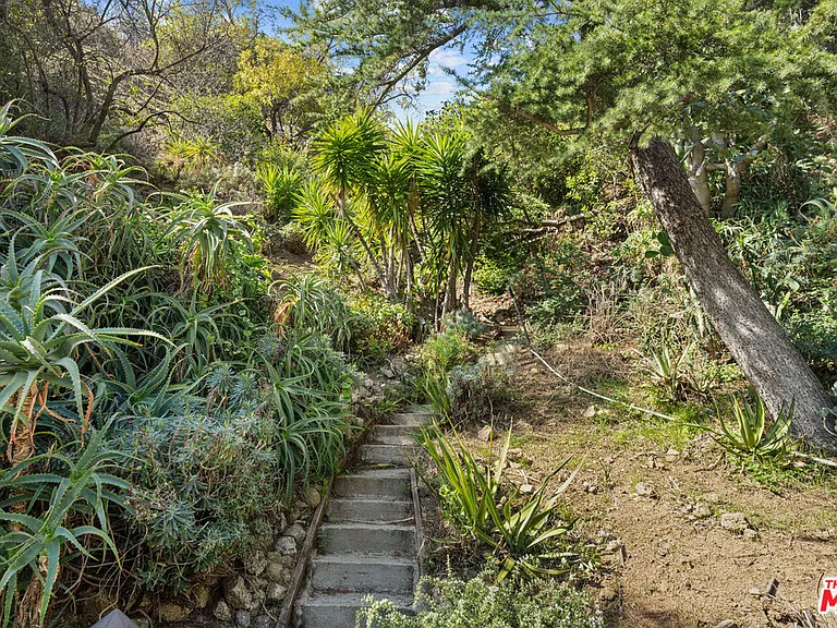 1853 Nichols Canyon Rd — Photo 34