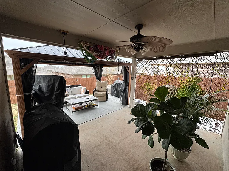 721 Whitecomb Ln — Photo 11