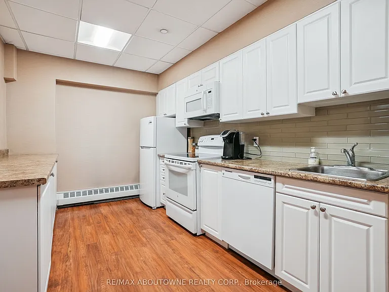 111 Market St #108 — Photo 26