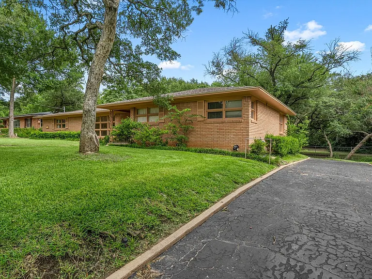 7808 Delhi Rd — Photo 2