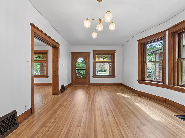127 S Pearl St — Photo 10